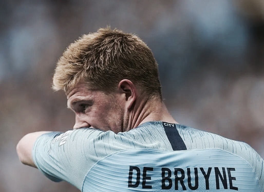 神锋！小蜜蜂前锋蒂亚戈再演梅开二度，联赛13场进11球（锋霸发威！小蜜蜂射手蒂亚戈再度梅开二度，联赛13战轰入11球）