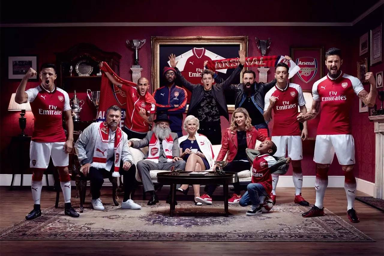 C罗前队友：不喜欢梅西就不喜欢足球！C罗能踢到100岁！（C罗昔日队友：不爱梅西就不算爱足球！C罗能踢到百岁！）