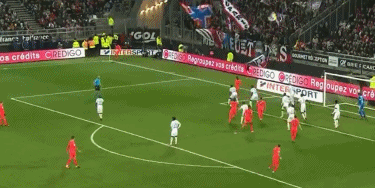 穆勒与梅西交手记录：穆勒正式比赛7胜1负，周末将...（穆勒战梅西往绩：正式赛场7胜1负，周末再迎对决）