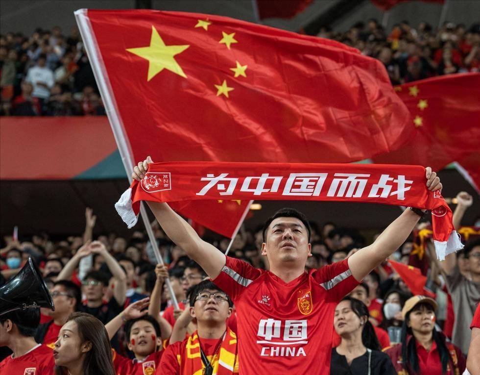 媒体人：跨年制度是迟早要考虑的，跨了才能真正融入世界体系（媒体人：跨年赛制迟早要上马，实施后方能真正融入全球体系）