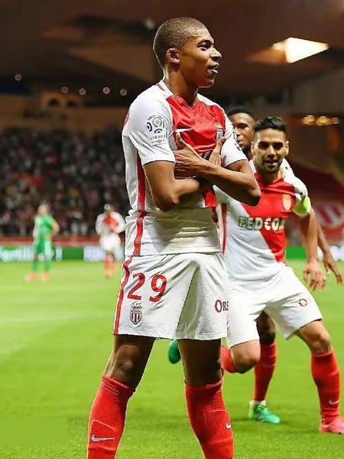 居功至伟，穆斯卡特带海港两年赢得三座奖杯（穆斯卡特两年率海港收获三冠）