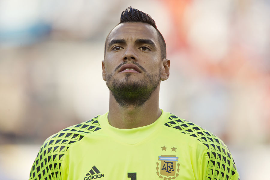 曼联有望以低价签下顶级中场球员，一月份的转会决定已经出炉（曼联或以低价签下顶级中场，1月转会已拍板）