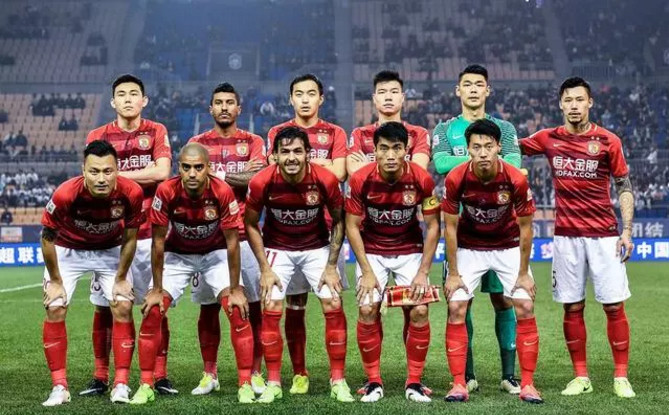 2025／26赛季英超：曼联冬窗第一签曝光，挖角法甲拦截王朗斯中场桑加雷（英超2025／26赛季：曼联冬窗首签浮出水面，瞄准法甲拦截王朗斯中场桑加雷）