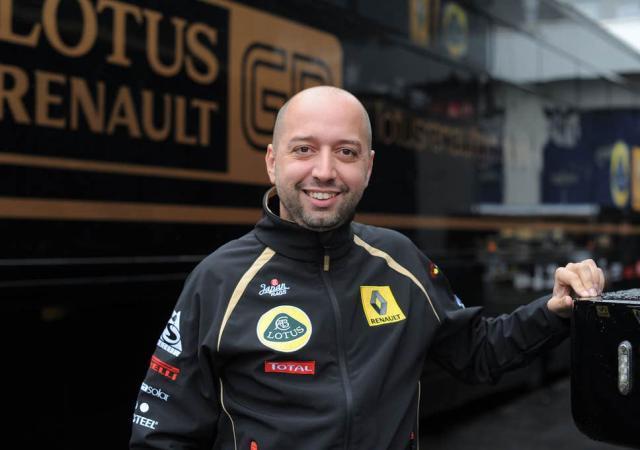 远在迈阿密心系罗马，托蒂和坎德拉用手机观看老东家焦点大战（身在迈阿密心在罗马，托蒂与坎德拉拿手机观看老东家焦点战）