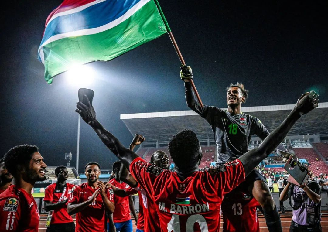 祝前阿森纳前锋拉希姆·斯特林生日快乐，他今天31岁了！（前阿森纳前锋拉希姆·斯特林迎来31岁生日，送上祝福！）