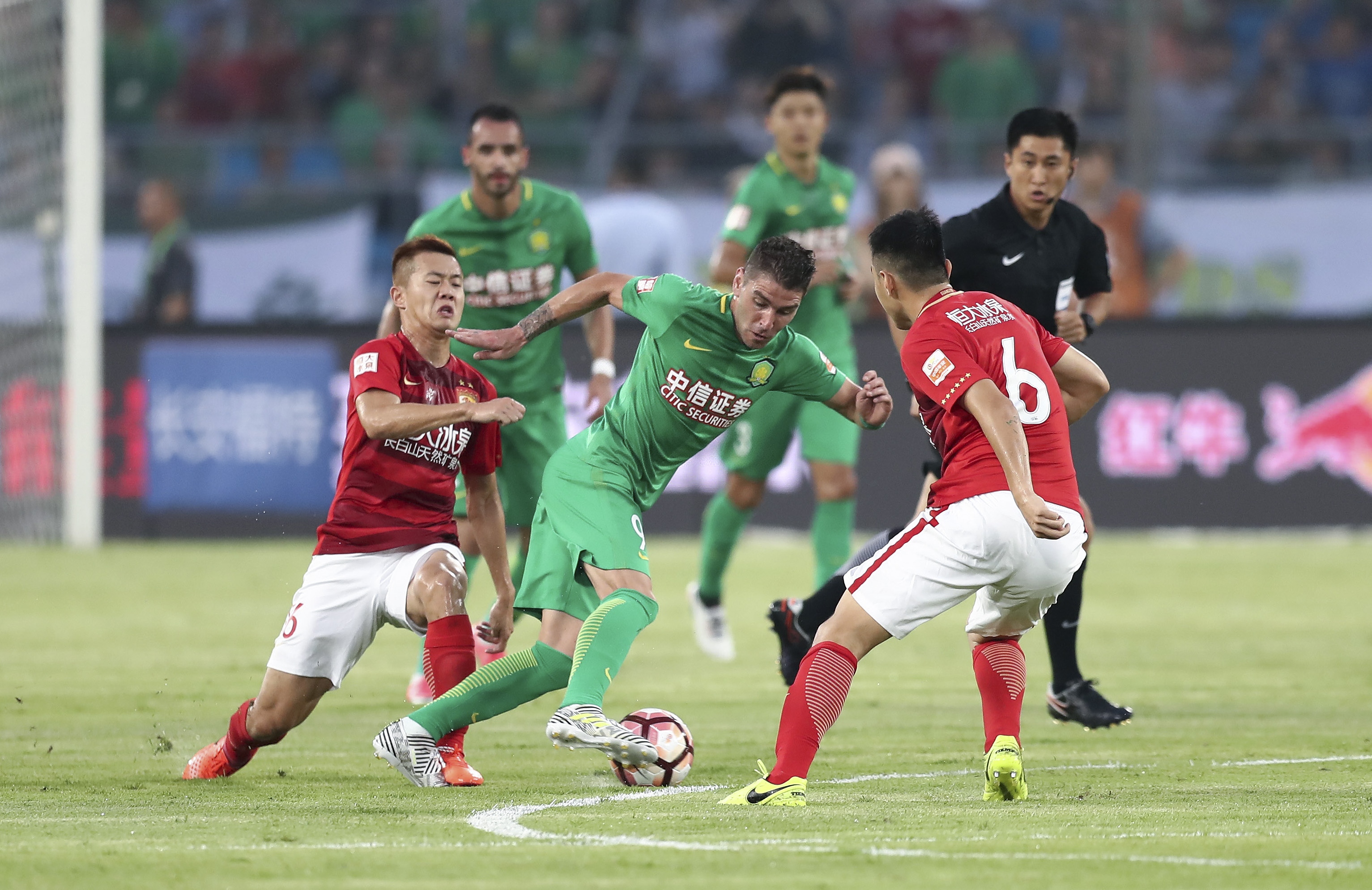 多点开花！尼克斯首发五虎狂砍98分，16分大胜猛龙（尼克斯首发五将齐发力轰98分，16分优势轻取猛龙）